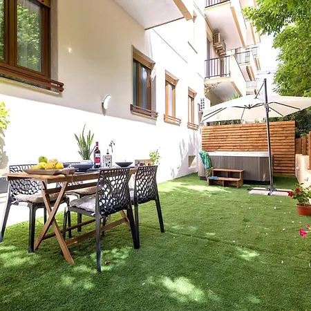 Apartment Hiddengarden With Garden And Jacuzzi In The Center Of The Of Alghero